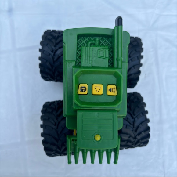 John Deere Combine Toy Farming Vehicle - Picture 3 of 6